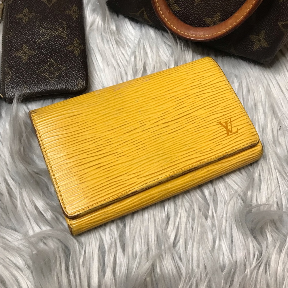 AUTH Louis Vuitton Epi Tresor Monnaie Billet